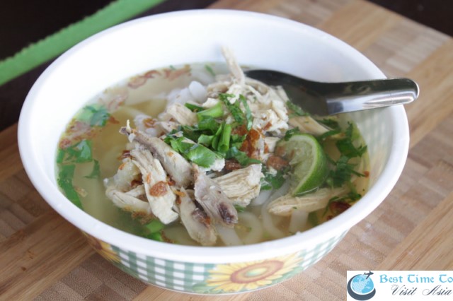 Taste Khao Piak Sen in laos ( Laos Noodle Soup)